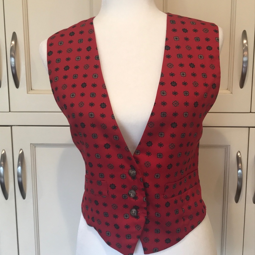 David Brooks women’s vest.   Shell 100% rayon; lining 100%acetate.   Size 4P